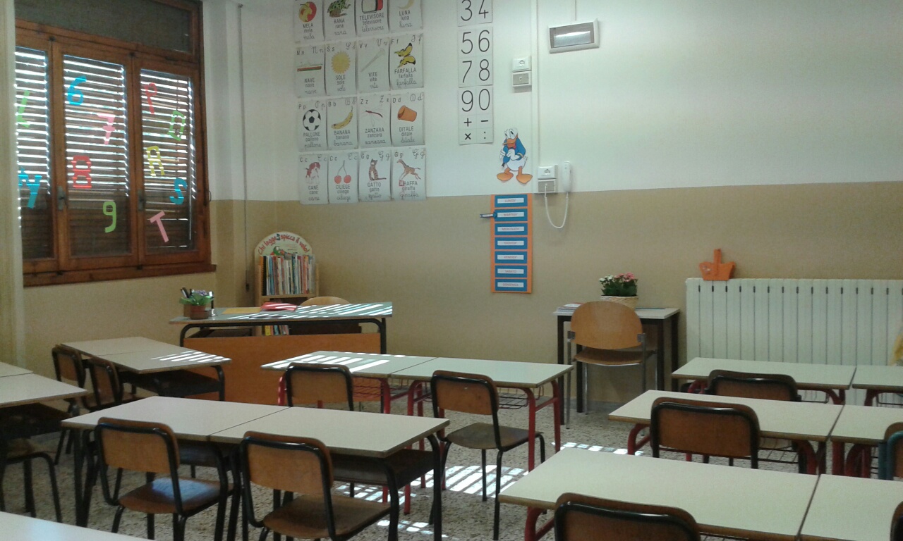 Una delle nuove aule della scuola primaria Lorenzo il Magnifico